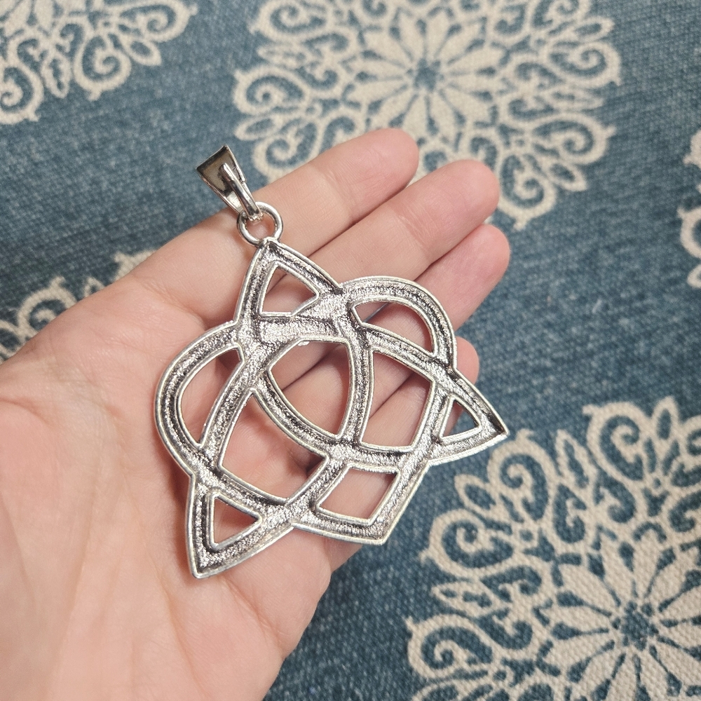 New Oversized Silver Celtic Knot Pendant - Picture 3 of 3